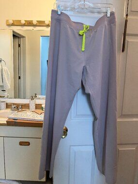 Figs basic livingston scrubs  size large